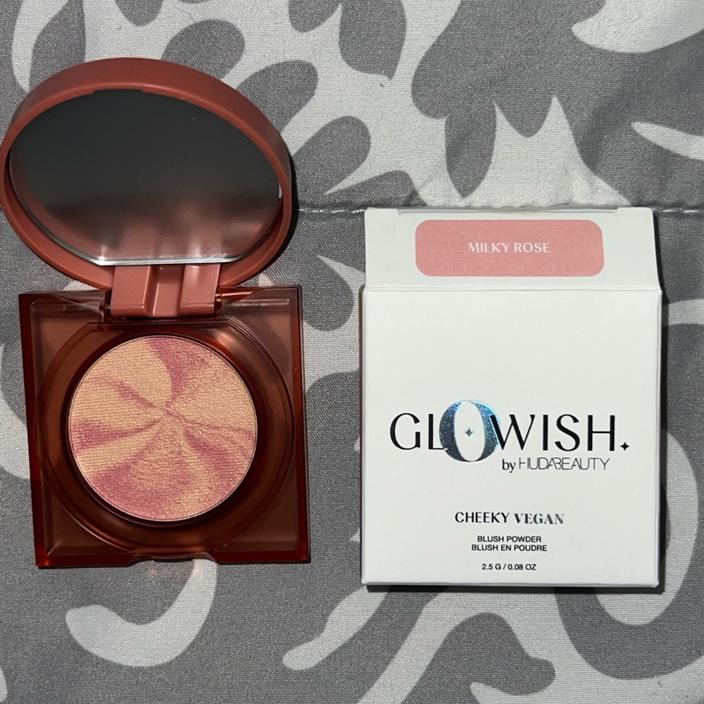 Glowish Cheeky Vegan Blush Powder - Milky Rose